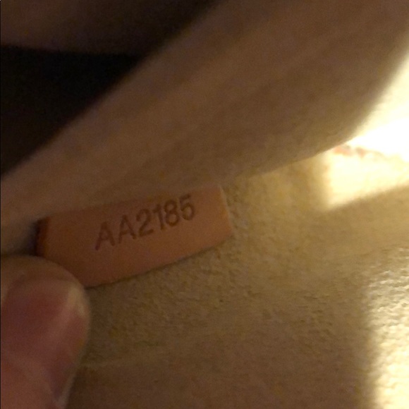 Discontinued Louis Vuitton Monogram Milla Pochette - Picture 13 of 16